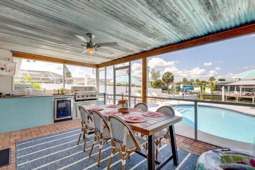 Luxury Gem with Private Pool and Dock in Apollo Beach